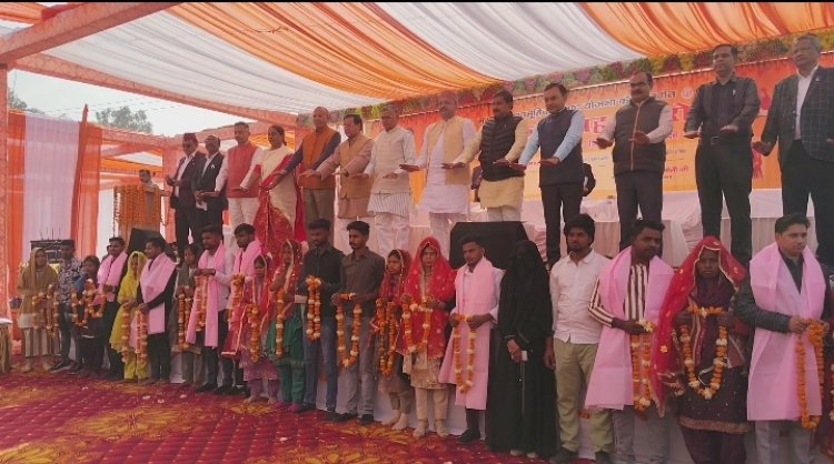 संभल में सामूहिक विवाह कार्यक्रम में पहुंचे प्रभारी मंत्री, दिया आशीर्वाद