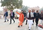 राम जन्मभूमि में दर्शन के बाद मुख्यमंत्री व रक्षा मंत्री ने श्रद्धालुओं का किया अभिवादन
