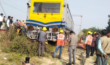 रेलवे का ओएचई निरीक्षण यान हरदत्तपुर रेलवे स्टेशन के पास पटरी से उतरा,मौके पर पहुंचे अफसर