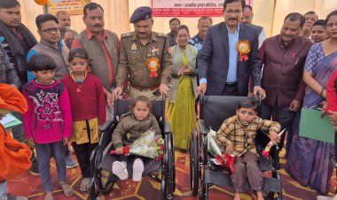 अंतरराष्ट्रीय दिव्यांगजन दिवस : दिव्यांग जनों को व्हीलचेयर सहित कई उपकरण वितरित