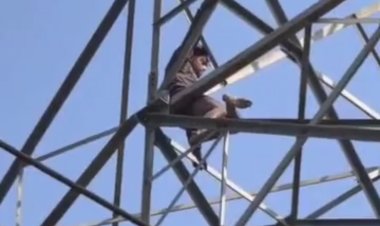 डांट से नाराज होकर युवक टावर पर चढ़ा, पुलिस ने लाउडस्पीकर से समझा कर उतारा नीचे, तीन घंटे चला ड्रामा