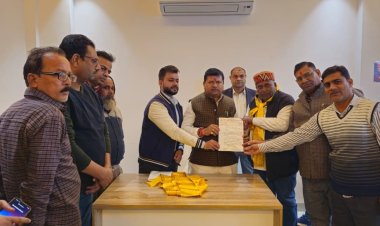 अतिक्रमण पर कश्मकश- व्यापारियों ने राज्य मंत्री को दिया ज्ञापन, बोले- अतिक्रमण के लिए हम नहीं ऑटो रिक्शा दोषी