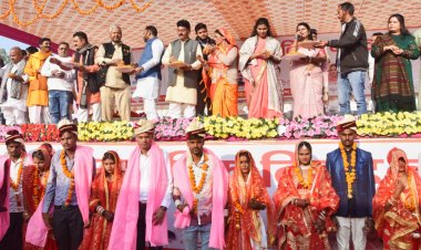 मुख्यमंत्री सामूहिक विवाह कार्यक्रम में 751 जोड़ों ने लिए सात फेरे