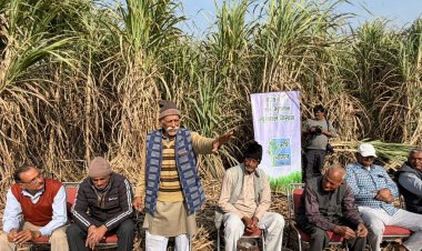 खेतों में लगाई चौपाल, योगी सरकार में किसानों की उन्नति पर चर्चा