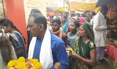 गड़बड़ा धाम में उमड़ा आस्था का सैलाब, श्रद्धालुओं ने किए मां शीतला के दर्शन