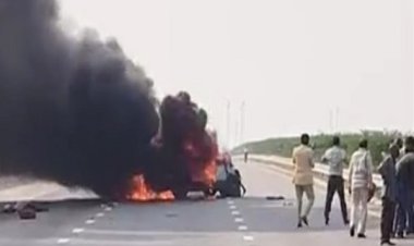 बाराबंकी में टकराने के बाद दाे कारें जली, तीन की मौत