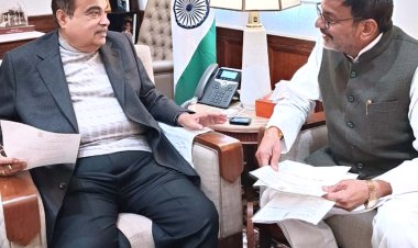 केंद्रीय मंत्री नितिन गडकरी से मिलकर पूर्व सांसद ने की चित्रकूट व अतर्रा बाईपास के निर्माण की मांग