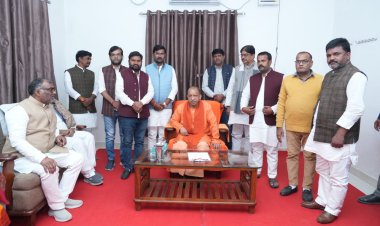 जौनपुर पहुंचे मुख्यमंत्री योगी , राज्यमंत्री गिरीशचंद यादव के पिता के निधन पर जताया दुख, दी श्रद्धांजलि