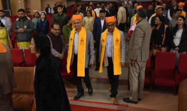 काशी हिन्दू विश्वविद्यालय के दीक्षांत समारोह का पूर्वाभ्यास, उत्साह से शामिल हुए छात्र