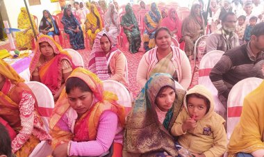 मीरजापुर : डीपीआरओं ने ग्राम चाेपाल मेें ग्रामीणाें की सुनी शिकायत