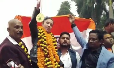 खुशबू निषाद नंदा का शानदार स्वागत | गोल्डन गर्ल के घर लौटने पर उमड़ा प्रयागराज