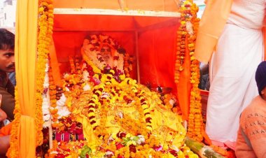 अयोध्या में डॉ. वेदांती महाराज को दी गई जल समाधि, अंतिम यात्रा में शामिल हुए मुख्यमंत्री योगी