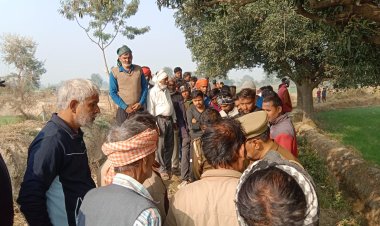 खेत में संदिग्ध परिस्थितियों में मिला अधेड़ का शव