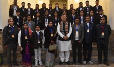 कानपुर के विद्यार्थियों ने उप्र विधान सभा का किया भ्रमण