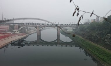 वाराणसी में लगातार दूसरे दिन कोहरे और धुंध से जनजीवन ठहरा,स्कूलों के समय में परिवर्तन