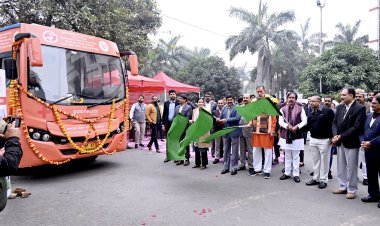 अनिल राजभर ने मोबाइल मेडिकल यूनिट को हरी झंडी दिखाकर किया रवाना