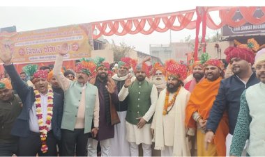 श्रीरामलला के 77वें प्राकट्य महोत्सव पर पूजित कलश और हनुमान जी महाराज के शाही निशान के साथ निकली भव्य शोभायात्रा