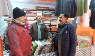 वाराणसी में घर-घर हो खादी का उपयोग, इस उद्देश्य से लगी है प्रदर्शनी - परिक्षेत्रीय खादी ग्रामोद्योग अधिकारी