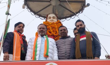 अटल बिहारी वाजपेयी की 101वीं जयंती पर अटल चौक में श्रद्धांजलि, कार्यकर्ताओं ने किया नमन