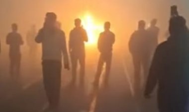 नोएडा एक्सप्रेसवे पर चलती हुई कार में लगी आग, बाल बाल बचा चालक