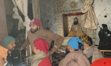 वाराणसी : संत रविदास मंदिर में अचानक लगी आग,बड़ा हादसा टला