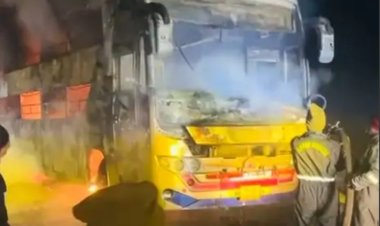 आगरा लखनऊ एक्सप्रेस-वे पर चलती बस में लगी आग