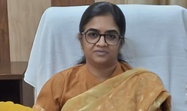 उत्तर प्रदेश आयुर्वेद निदेशालय में निदेशक चैत्रा वी. का औचक निरीक्षण