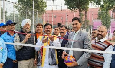 पुलिस लाइन क्लब ने जीता मेयर कप वॉलीबाल का उद्घाटन मैच