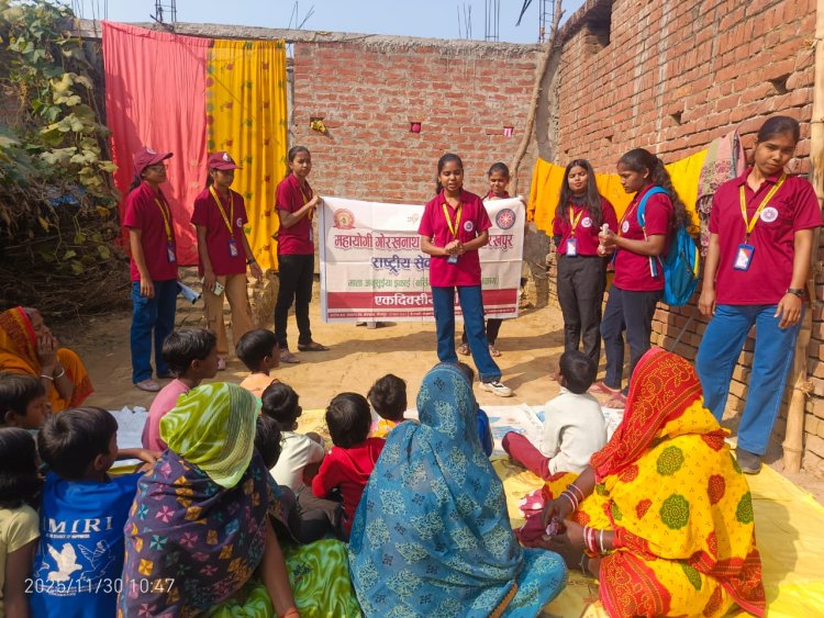 रासेयो स्वयंसेवकों ने गांव में लगाया विशेष जागरूकता शिविर