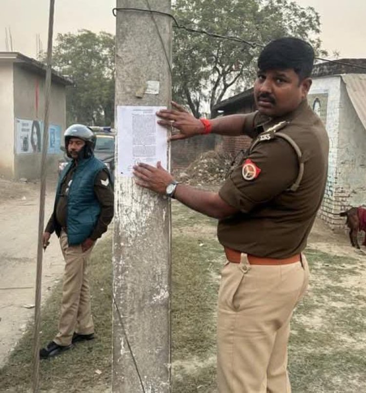 बहराइच पहुंची सिद्धार्थनगर पुलिस ने फरार 5 आरोपितों के घरों पर किया नोटिस चस्पा