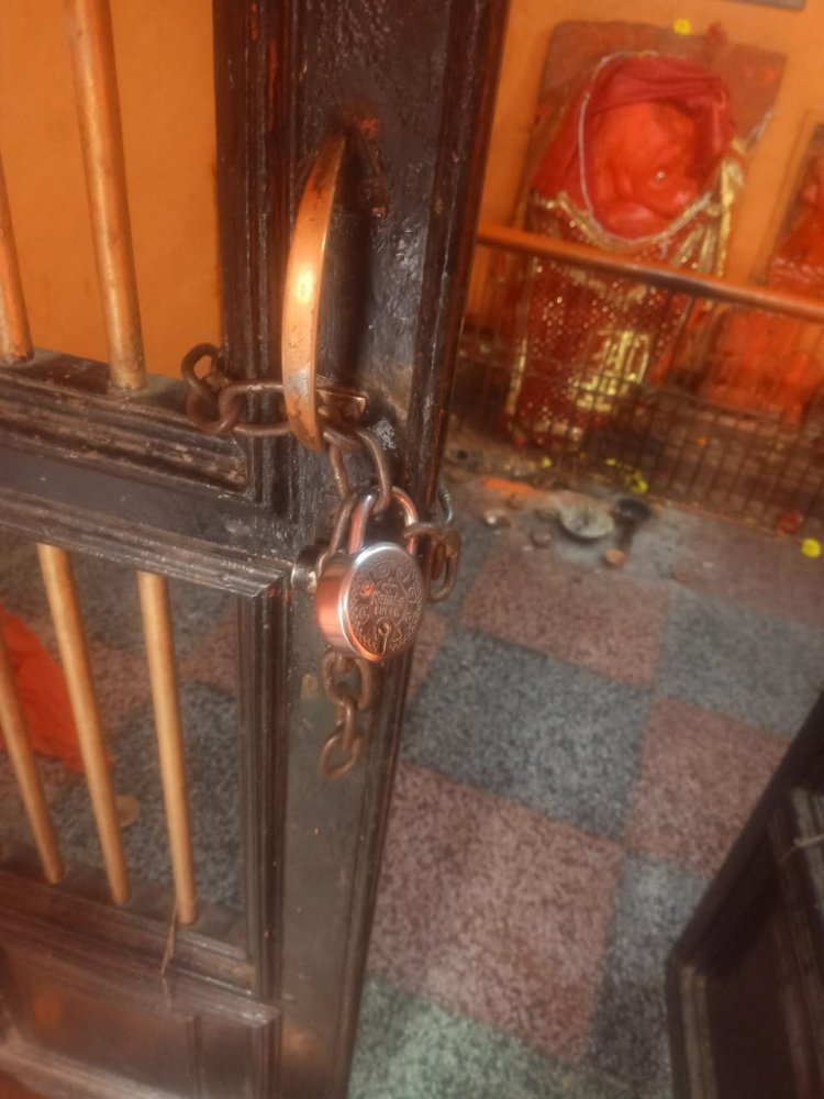 हनुमान मंदिर का ताला तोड़ चोर ले गए चांदी का मुकुट व घंटे