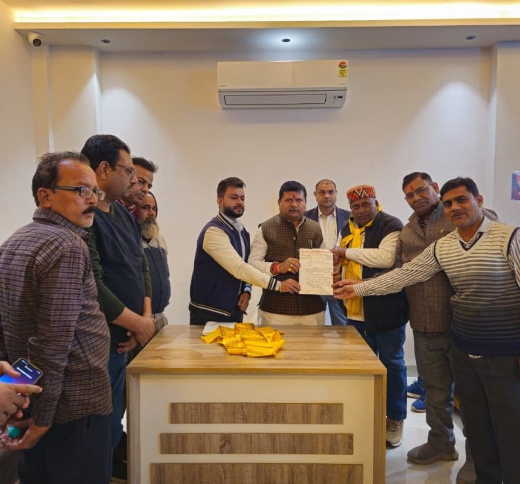 अतिक्रमण पर कश्मकश- व्यापारियों ने राज्य मंत्री को दिया ज्ञापन, बोले- अतिक्रमण के लिए हम नहीं ऑटो रिक्शा दोषी