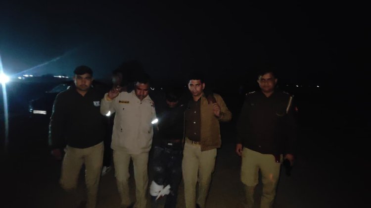 पुलिस मुठभेड़ में शातिर चोर गिरफ्तार, पैर में गोली लगी