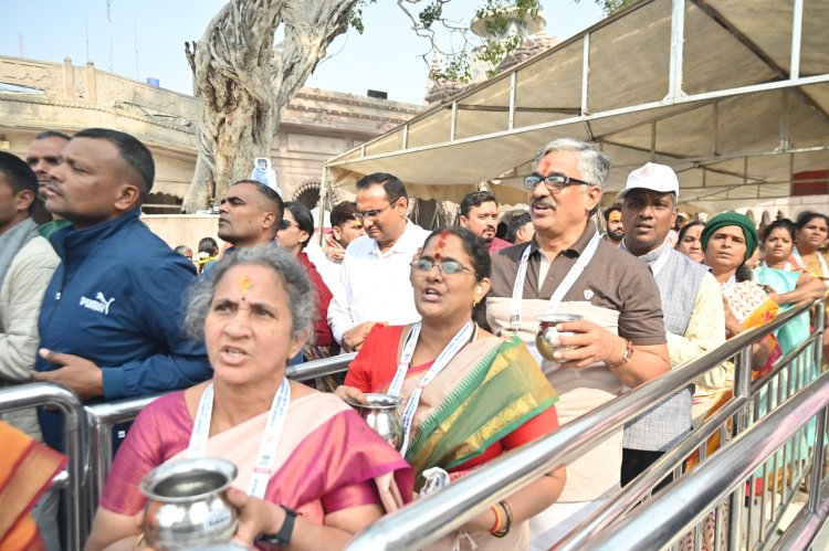 काशी तमिल संगमम: तमिलनाडु से आए चौथे समूह ने श्री काशी विश्वनाथ मंदिर में किया दर्शन पूजन