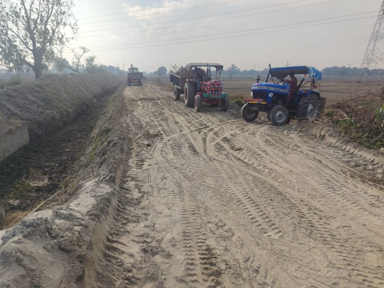 रजवहा सफाई के नाम पर उपजाऊ मिट्टी बिक्री का आरोप; वीडियो वायरल होने से मामला गर्माया