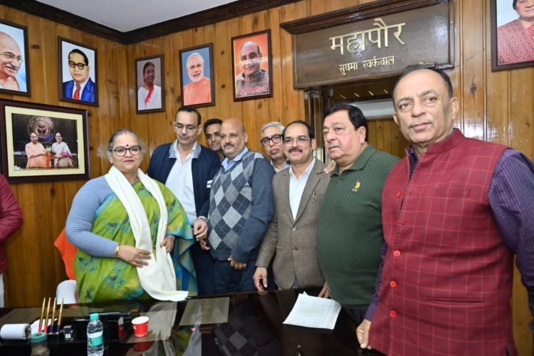 महापौर से मिला सिंधी समाज, भगवान झूलेलाल द्वार बनाने की रखी मांग