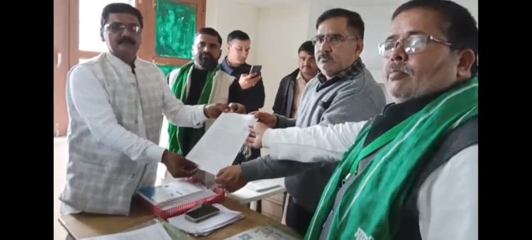 कमलापुर चीनी मिल : पुराने कर्मचारियों की बहाली व बकाया भुगतान की उठी मांग, सौंपा ज्ञापन