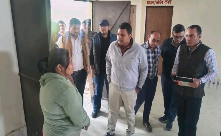 सीतापुर: लापरवाही पर 2 एएनएम की सेवा समाप्त, सचिव निलंबित