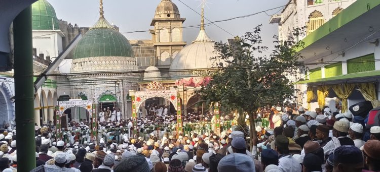 क़ुल की फातिहा के साथ हाफिज़े बुख़ारी के 124वां उर्स संपन्न