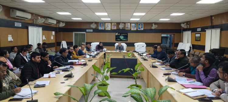 मिनी बस मीडिया यात्रा से लाेगाें काे बताएंगे याेगी सरकार की उपलब्धियां