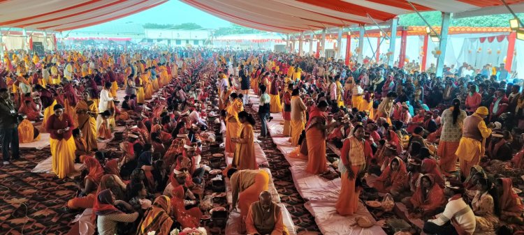 मुख्यमंत्री सामूहिक विवाह योजना में 551 जोड़ों ने थामा एक दूजे का हाथ