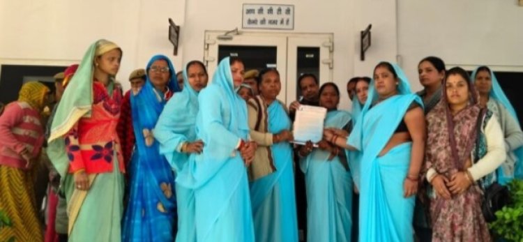 पहूज और घुरारी नदी के अस्तित्व को बचाने जिलाधिकारी की चौखट पर पहुंची जलसहेलियां