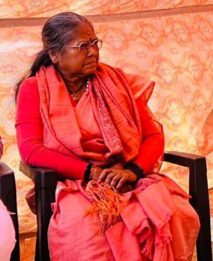 साध्वी निरंजन ज्योति पहुंची लखनऊ,कहा मैं नामांकन दाखिल नहीं कर रही