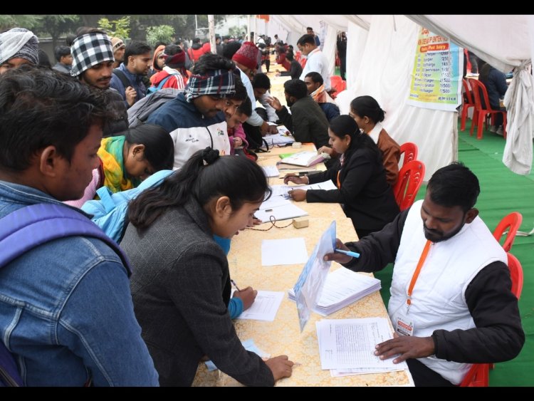 काशी सांसद रोजगार महाकुम्भ-2025 में 8,054 युवाओं को रोजगार