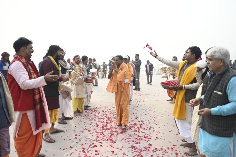 काशी-तमिल संगमम : तमिलनाडु से सातवां समूह पहुंचा काशी, पुष्पवर्षा के बीच किए बाबा विश्वनाथ के दर्शन