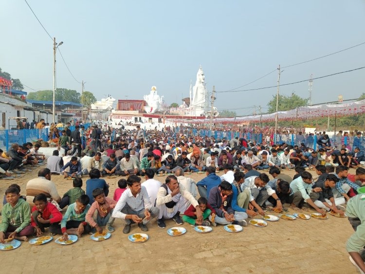 आस्था और संस्कृति का संगम: मौनीबाबा धाम मेले के पहले दिन उमड़ा श्रद्धालुओं का सैलाब