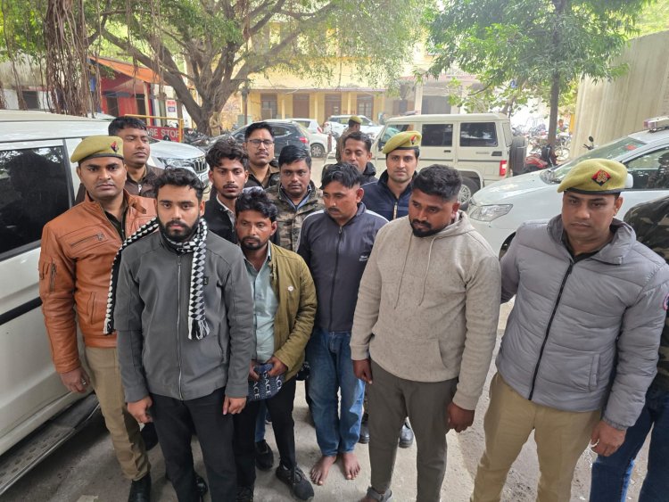 पॉर्न वीडियो का डर दिखाकर लोगों से वसूली करने वाला साइबर गिरोह बेनकाब, दो भाई समेत पांच गिरफ्तार