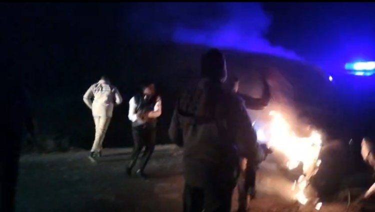 डायल 112 के वाहन में शॉर्ट सर्किट से लगी आग, ग्रामीणों की सूझबूझ से टला बड़ा हादसा।