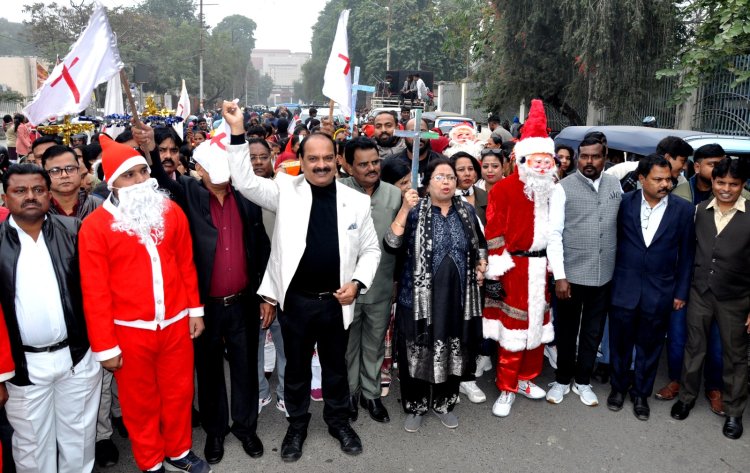 शहर में सुख शांति और एकता के लिए निकली ईसा मसीह की रैली