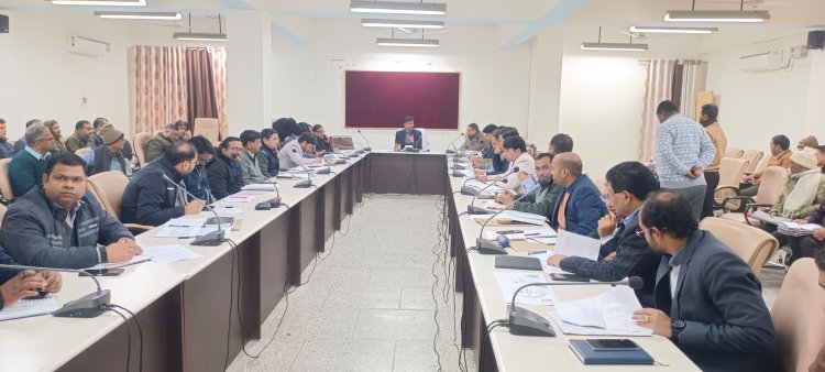 मऊ में जनवरी से नवंबर तक के सड़क हादसों में 173 लोगों की मौत पर जिलाधिकारी गंभीर